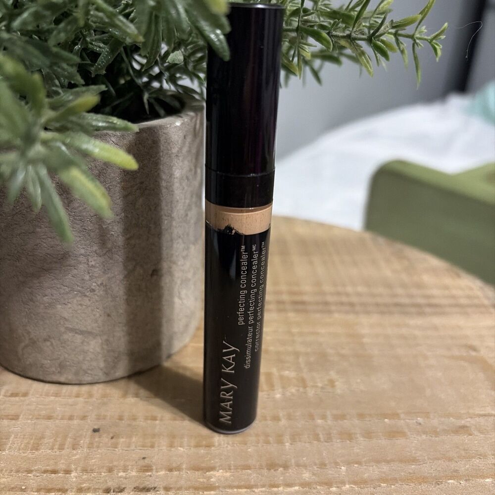 Mary Kay Deep Beige Perfecting Concealer 092194 Size .21 Oz No Box
